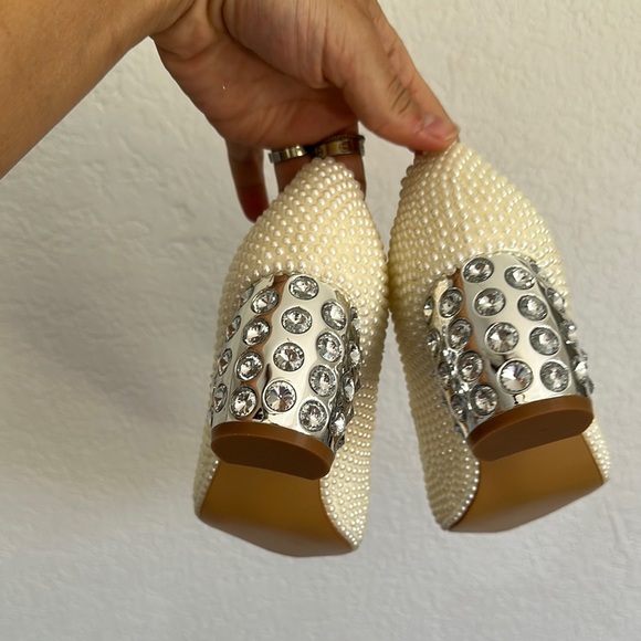 Elegant Cream Heels with Embellished Block Heel - Picture 6 of 8